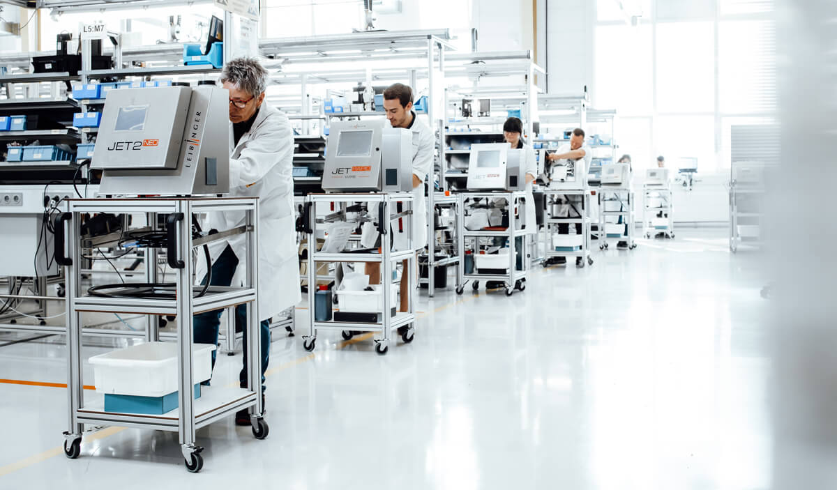 Production scenery LEIBINGER Employees working with and on LEIBINGER CIJ printer.